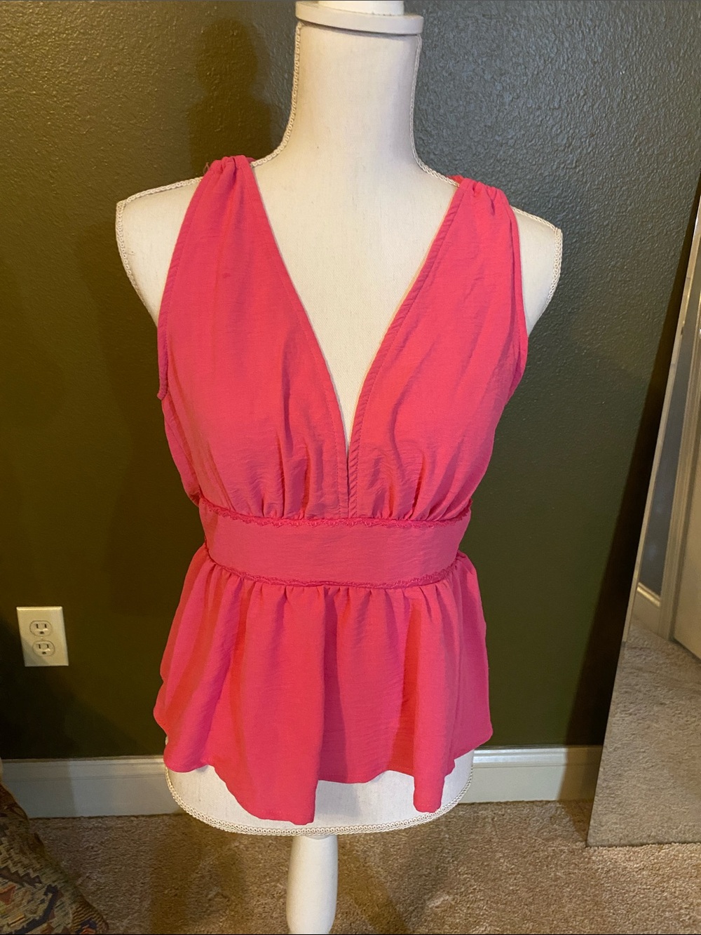 SHEIN Hot Pink Deep V-Neck Sleeveless Peplum Camisole